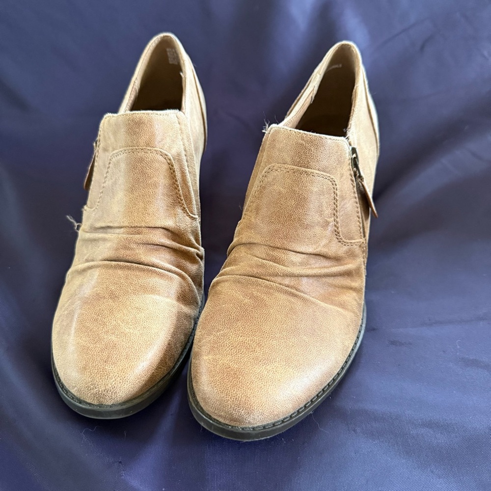 Women’s Rylie BareTraps Tan Booties-Size 9m‎